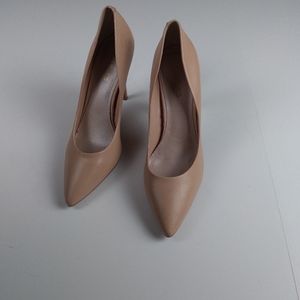 David  Charles 4 "  taupe stilletos size 10M
